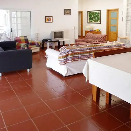 Villa Charneca *